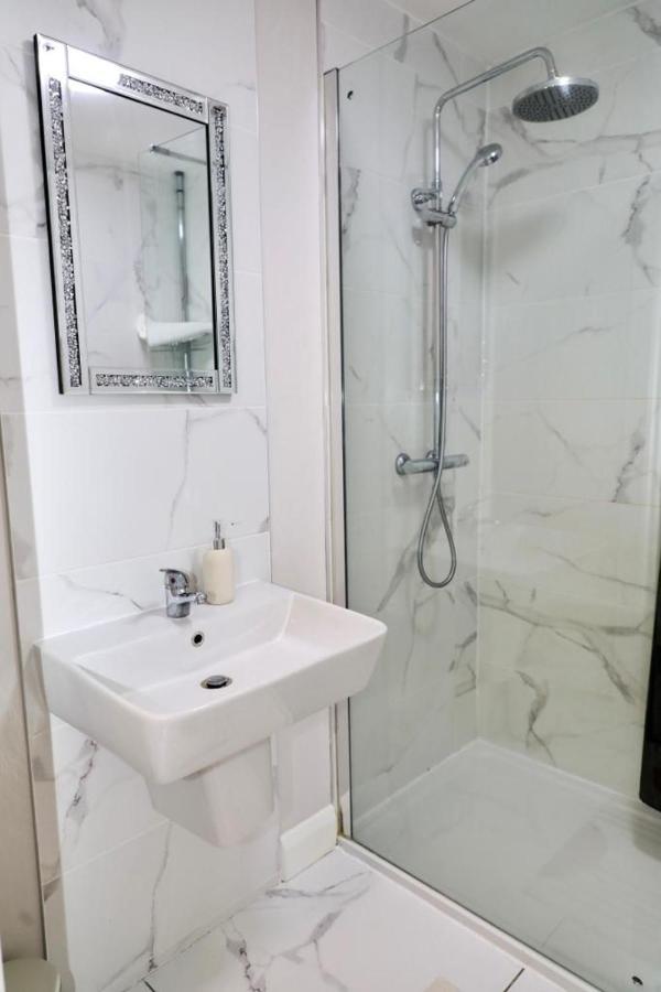 Lovely 2- Bedroom Apartment In Belfast Exteriör bild