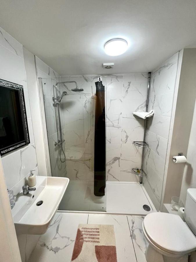 Lovely 2- Bedroom Apartment In Belfast Exteriör bild