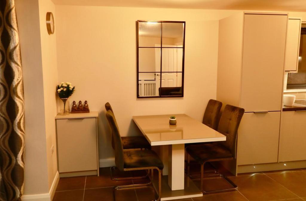 Lovely 2- Bedroom Apartment In Belfast Exteriör bild