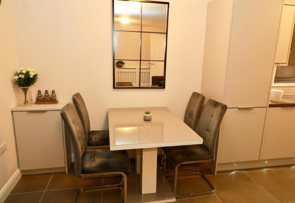 Lovely 2- Bedroom Apartment In Belfast Exteriör bild