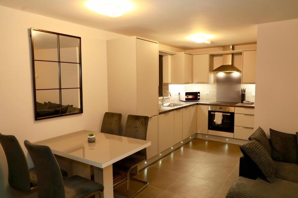 Lovely 2- Bedroom Apartment In Belfast Exteriör bild